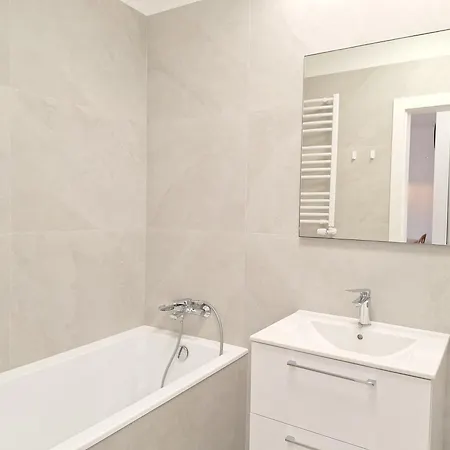 Loft 19 - W Cenie Prywatne Miejsce Postojowe Lub Garaz Lägenhet *