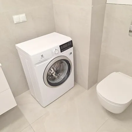 Loft 19 - W Cenie Prywatne Miejsce Postojowe Lub Garaz Lägenhet *